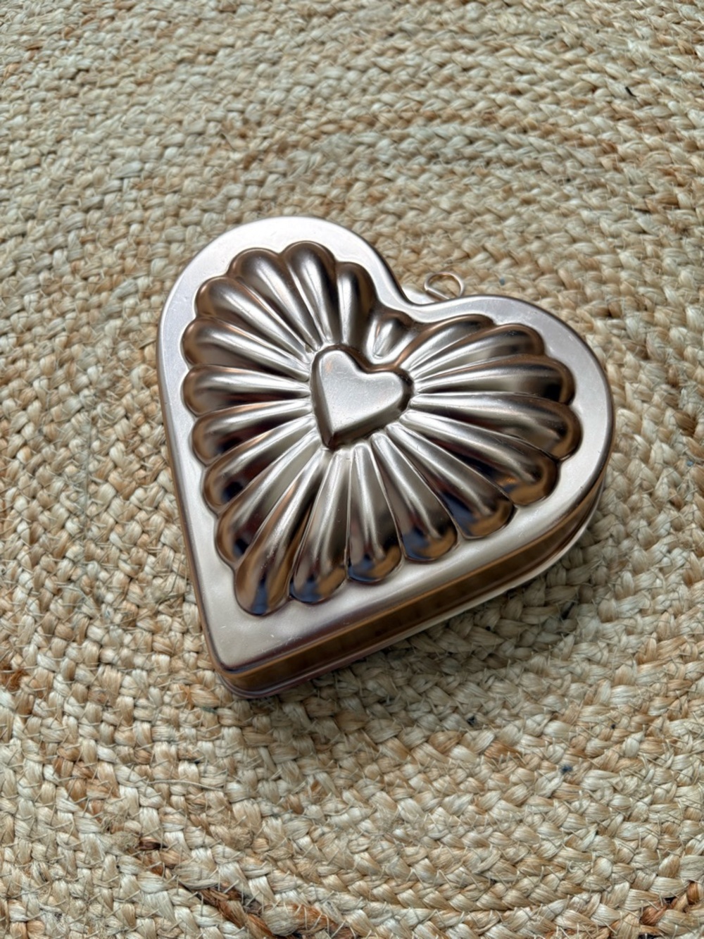 Heart-Shaped Decorative Tin Cake Mold in Rose Gold